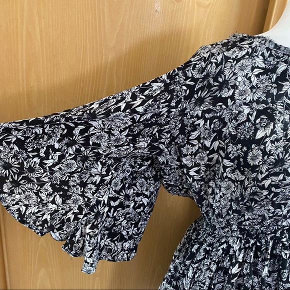 Olivaceous • Black & White Floral Open Back Mini Dress - Picture 3 of 12